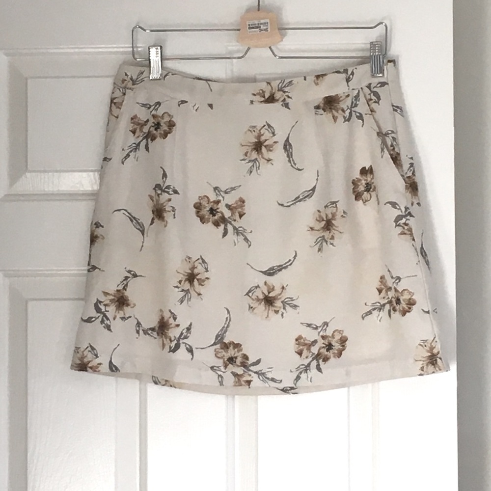 Floral print beige skirt